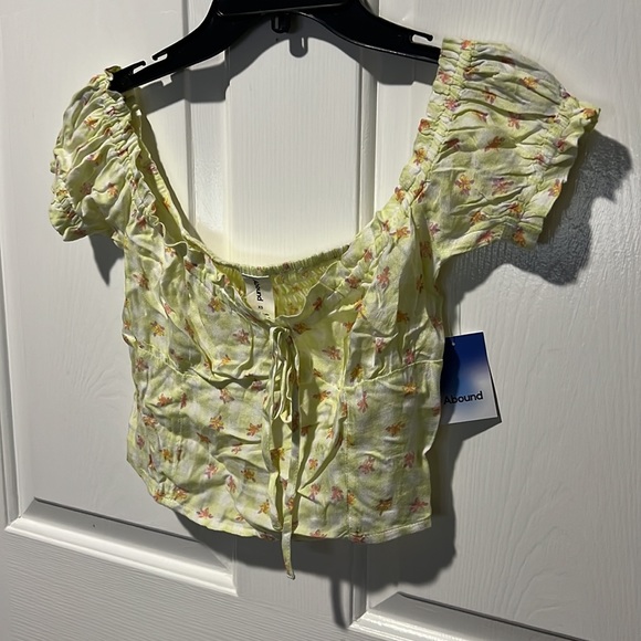 Abound Floral Green Crop Top ...MSRP $25 - Picture 2 of 4
